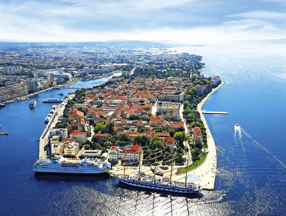 Apartment In Privlaka With Sea View, Balcony, Air Conditioning, W-Lan 667-3 Croatia